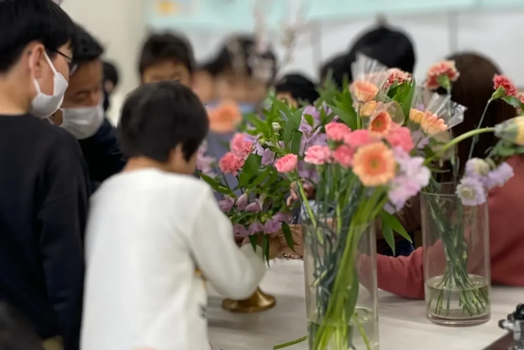 小学校でお花の授業